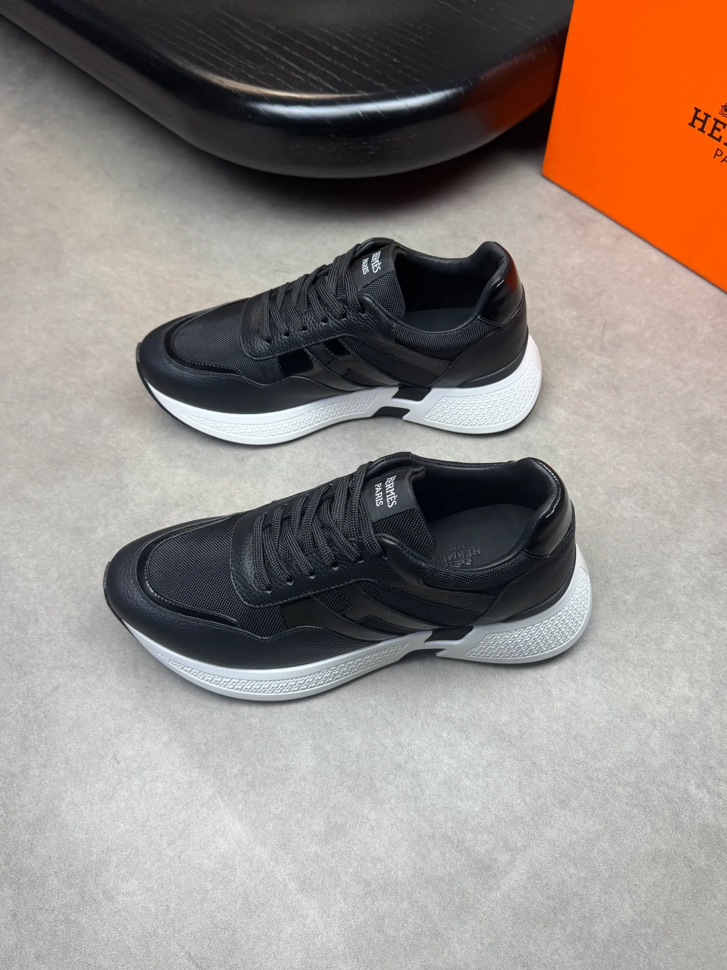 [HERMES] Hermès men's shoes 💰520💰 - high-end quality original items 🔍🔍🔍 casual sports shoes - upper: 🔝 pebbled calfskin, brand high mercerized canvas, body sewn with brand ´H´ totem, tongue brand logo cloth label - lining: water-dyed cowhide -Outsole: Ultra-light T men's shoes 💰U foam·rubber; two-color molded outsole -Ultra-high quality control·Fine workmanship: highlighted (high-end·luxury·grade) -Size: 39-44 (38, 45, can be customized)